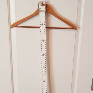 White belt with silver star studs